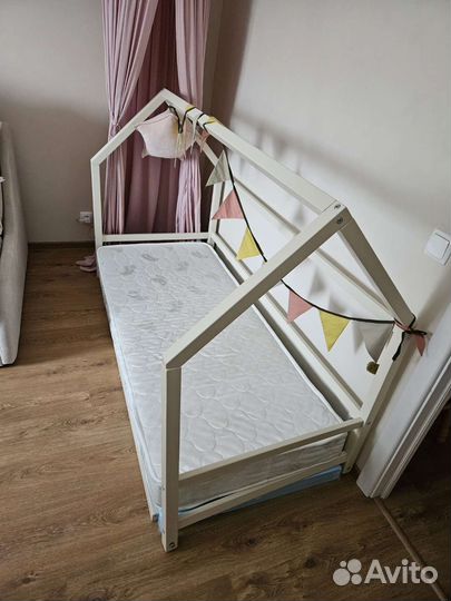 Детская кроватка-домик