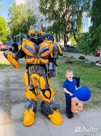 Аниматор робот Бамблби