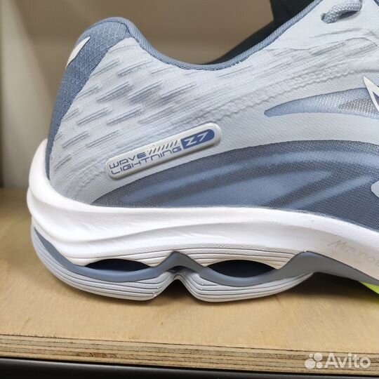 Волейбольные кроссовки Mizuno Wave Lightning Z7
