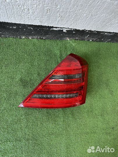 Фонарь задний правый Мерседес W 221 Рест