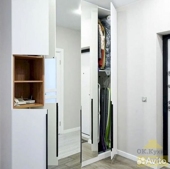 Книжный шкаф