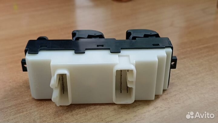 Блок упр. стеклоподъемниками Daihatsu Toyota Cami