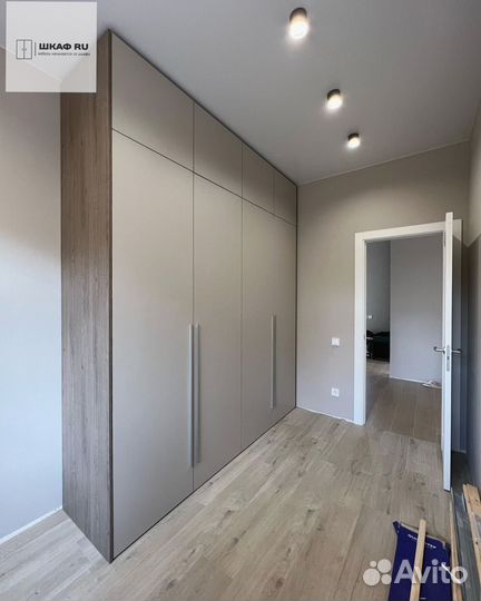 Современный шкаф