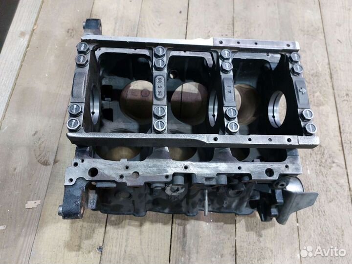 Блок двигателя Kia Sorento 1 - 3.5 - 6G74M