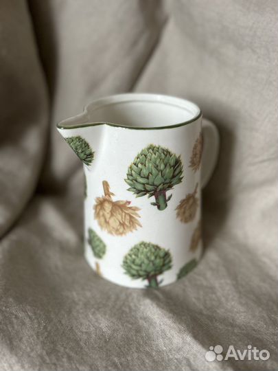 Кувшин и блюдо с артишоками