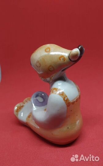 Фарфоровая статуэтка 