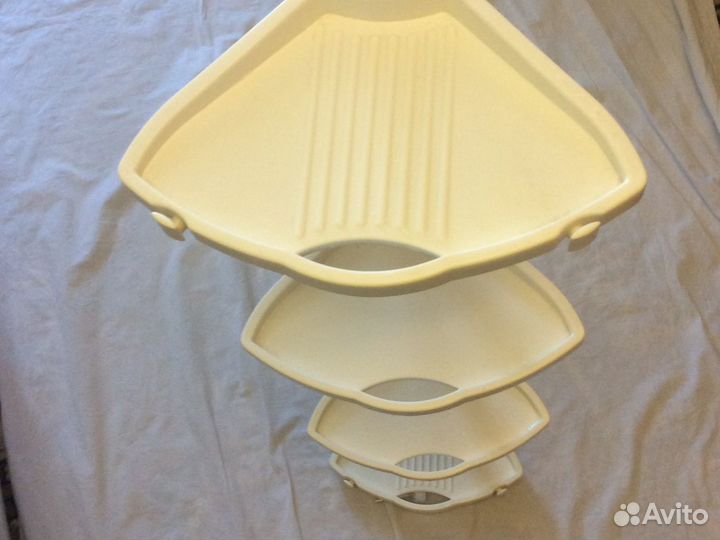 Угловая полка для ванной