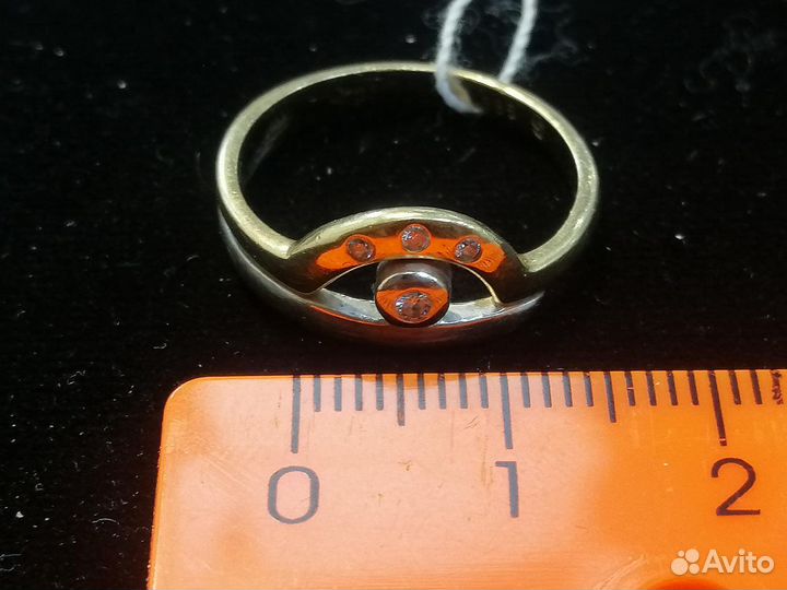 Кольцо с бриллиантом золотое