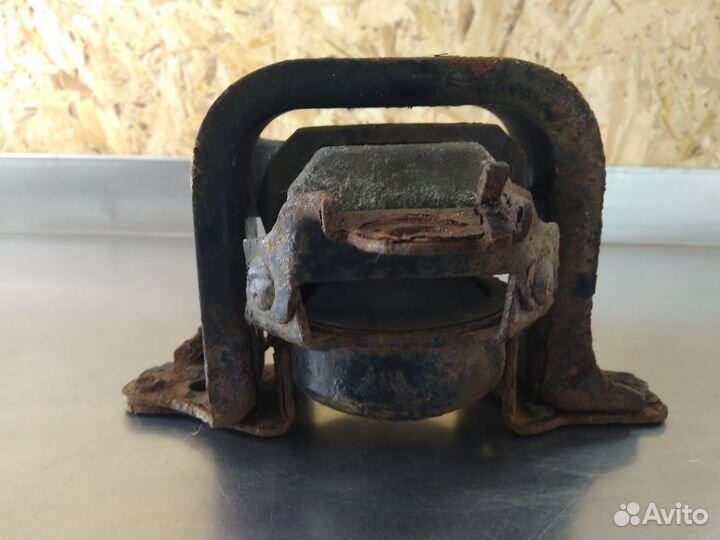 Опора двигателя правая Faw Vita