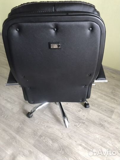 Офисное кресло