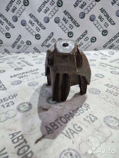 Кронштейн двигателя левый Audi A4 B8 1.8 cdhb
