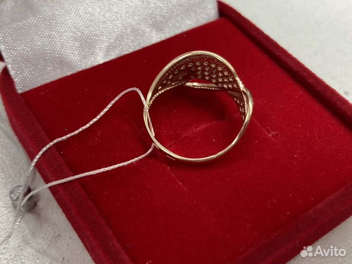Кольцо с камнями золотое