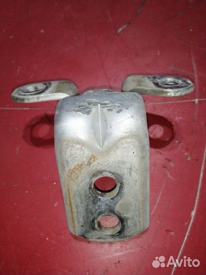 Петля двери передняя правая Nissan Almera G15 K4M