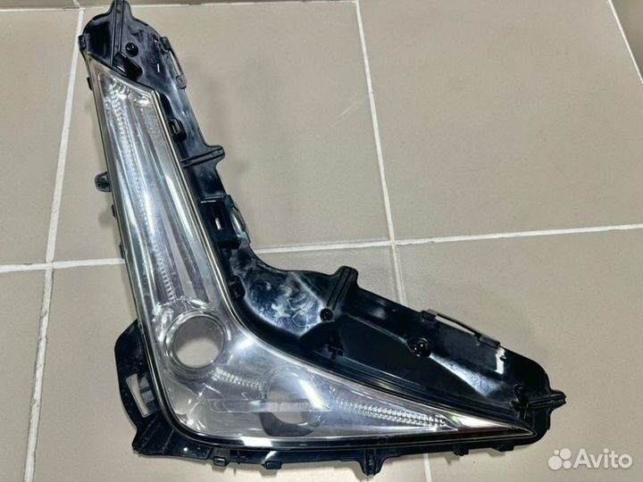 Стекло фары противотуманной переднее левое Lexus