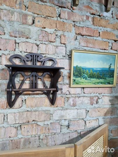 Полочка настенная деревянная в стиле модерн