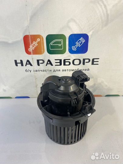 Мотор отопителя (печки) Renault Arkana LJC H4M