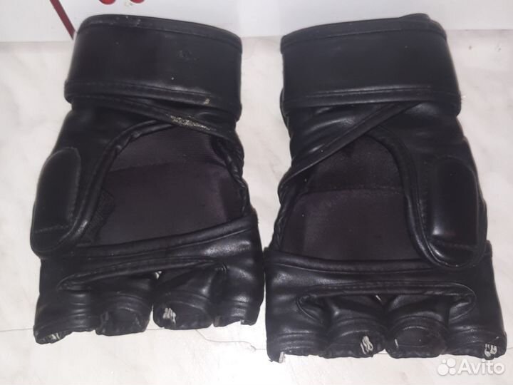 Боксерские перчатки