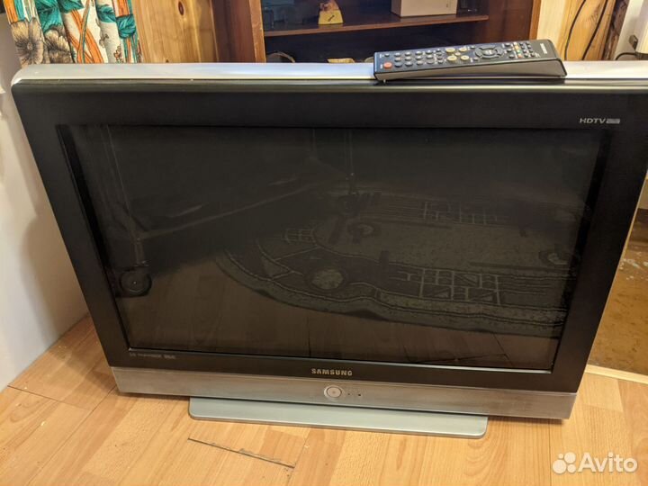 Телевизор Samsung ЭЛТ, показывает отлично