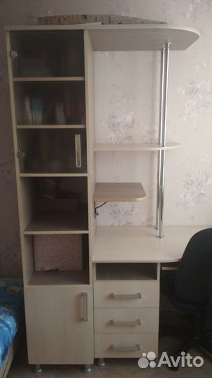 Письменный стол соединённый с 2 шкафами