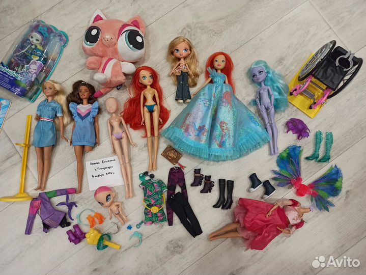 Фигурки, одежда от кукол и др