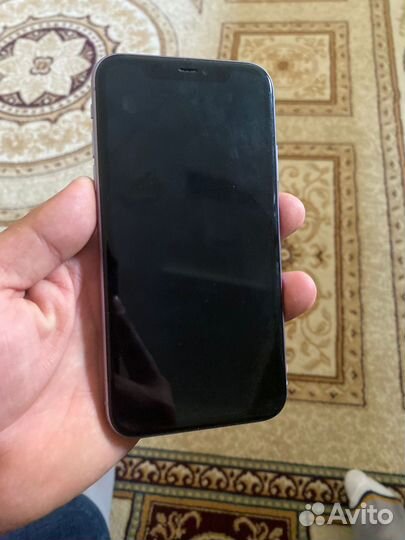 Телефон iPhone 11