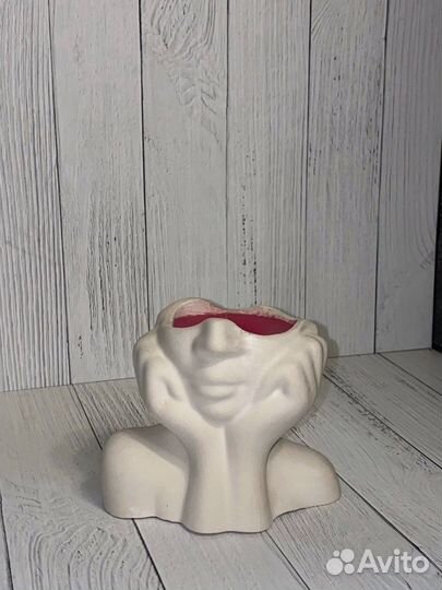 Статуэтка из гипса с цветком