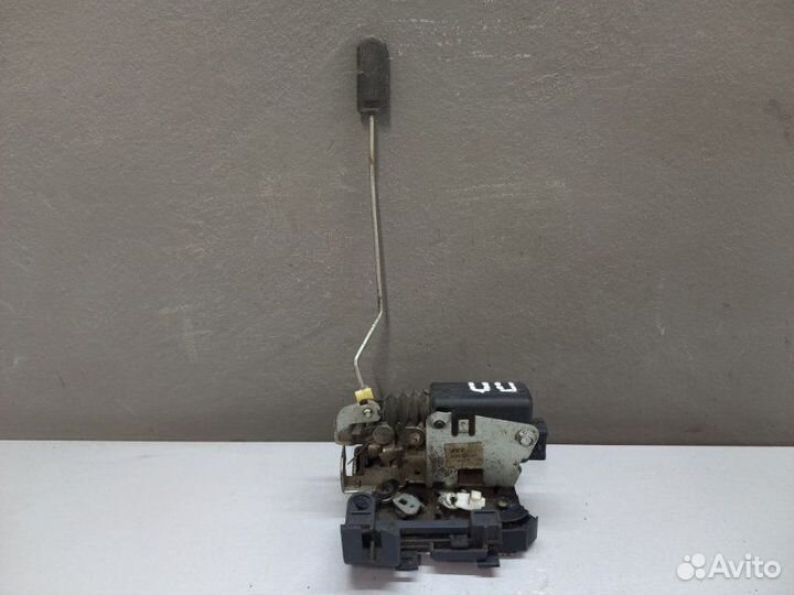 Замок двери передний правый Renault Sandero 2009