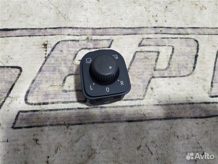 Блок управления зеркалами Volkswagen Passat B6 1.8