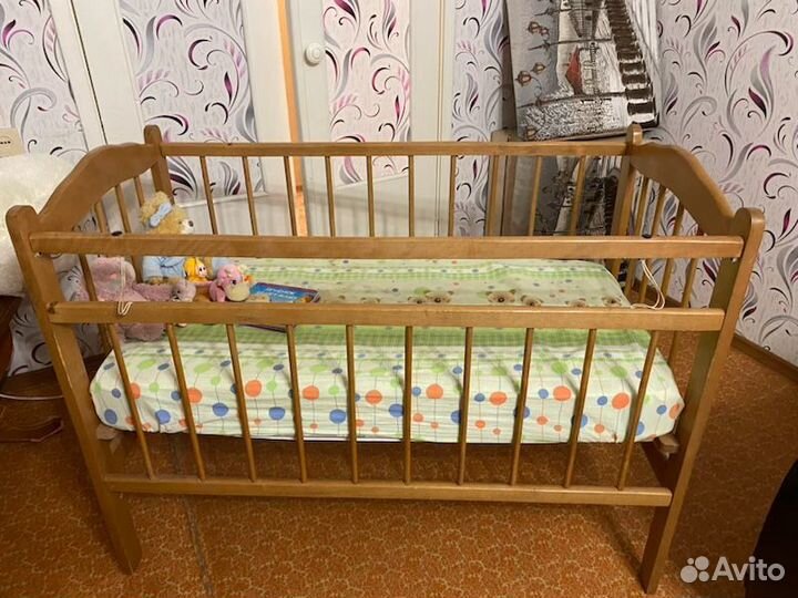 Кроватка детская деревянная