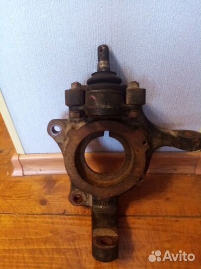 Кулак поворотный передний левый на Ssang Yong