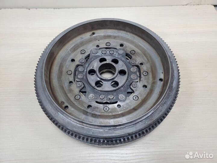 Маховик Audi Q3 8U 2013