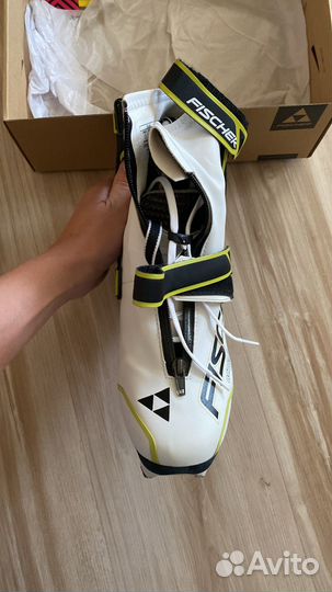 Продам лыжные ботинки