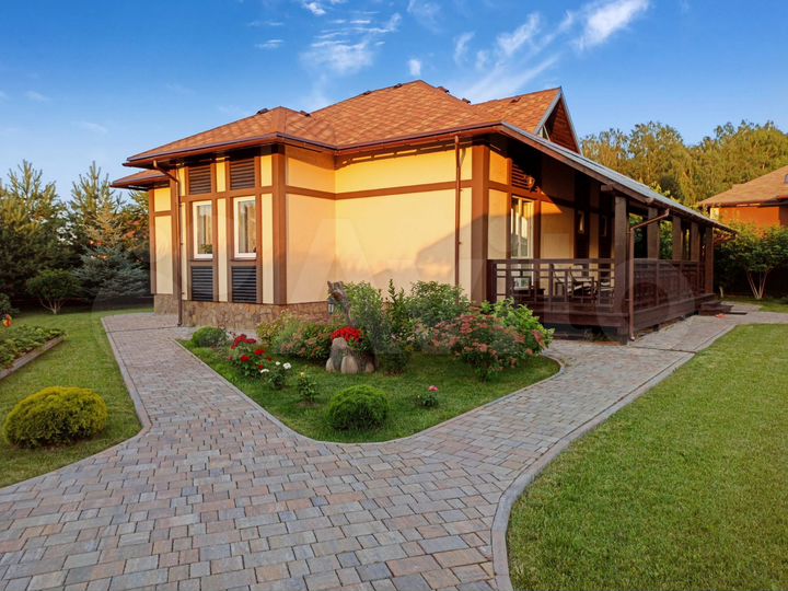 Коттедж 252 м² на участке 16 сот.