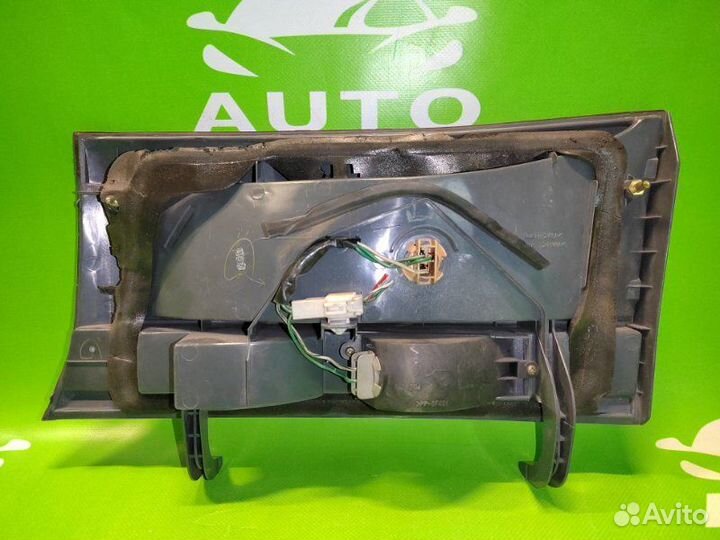 Вставка между стопов toyota RCH41 3rzfe 1997 Задн. Лев