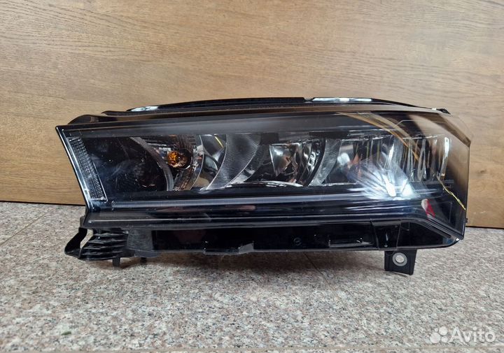 Skoda Enyaq фара левая