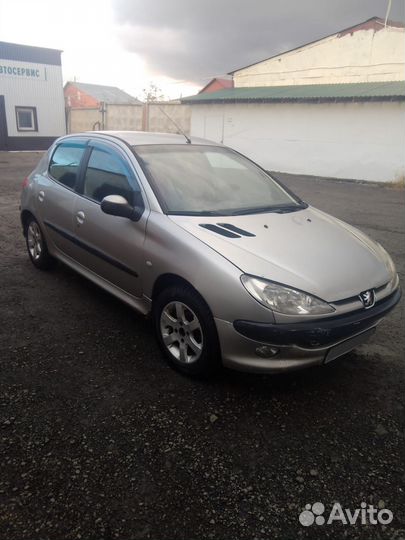 Peugeot 206 1.4 МТ, 2004, битый, 181 000 км