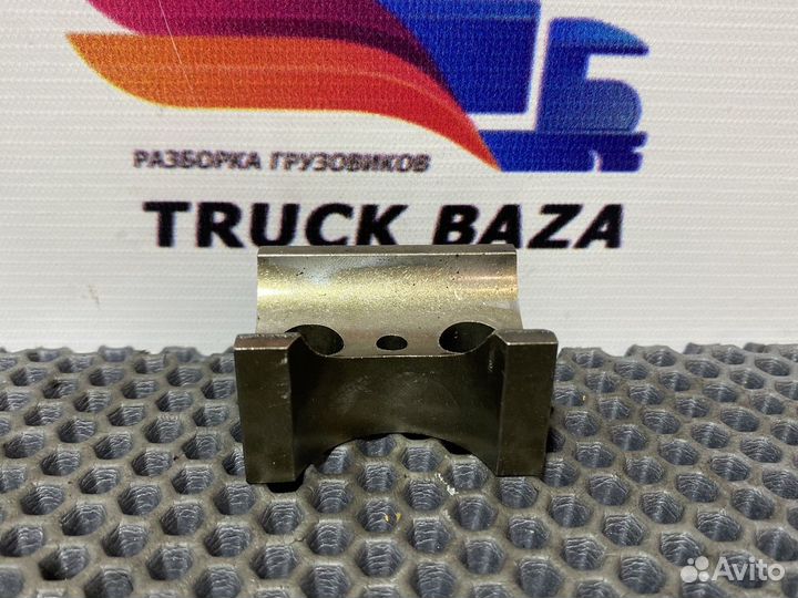 51042020136 Кронштейн вала рокеров