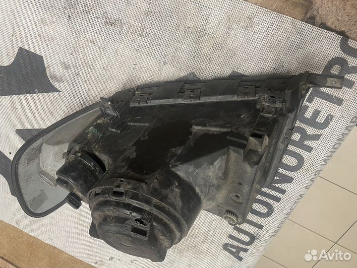 Фара правая Audi 100 C4 hella 4A0941030