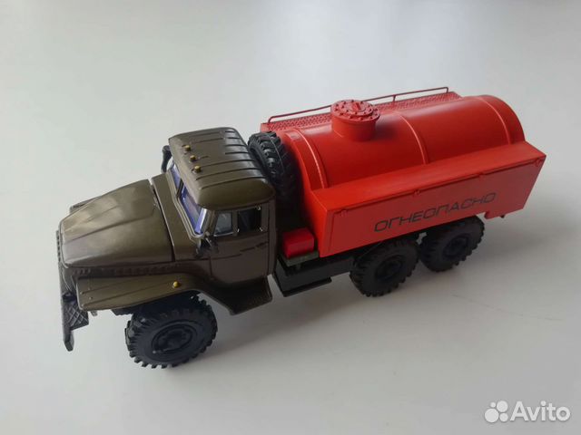 Урал-4320 автотопловозаправщик 1:43