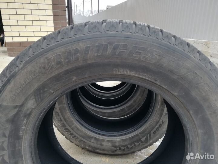 Bridgestone Ice Cruiser 7000 235/65 R17