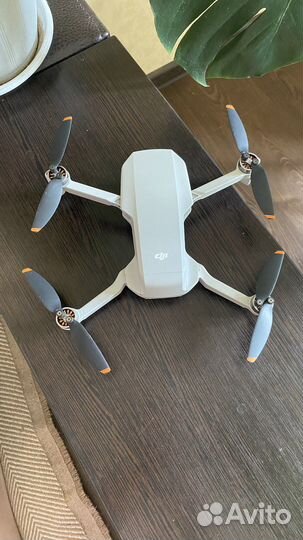 Квадрокоптер дрон с камерой DJI mini SE