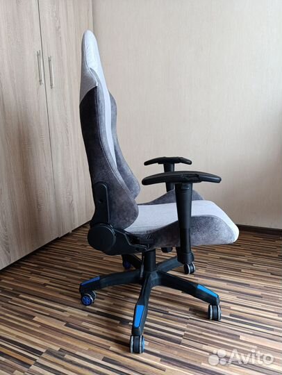 Игровое компьютерное кресло