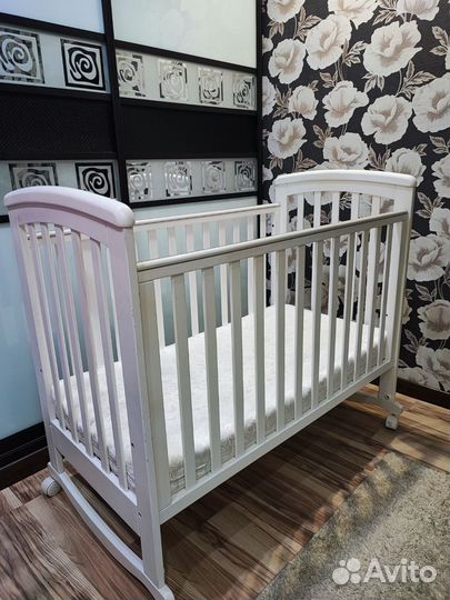 Кроватка для новорожденных