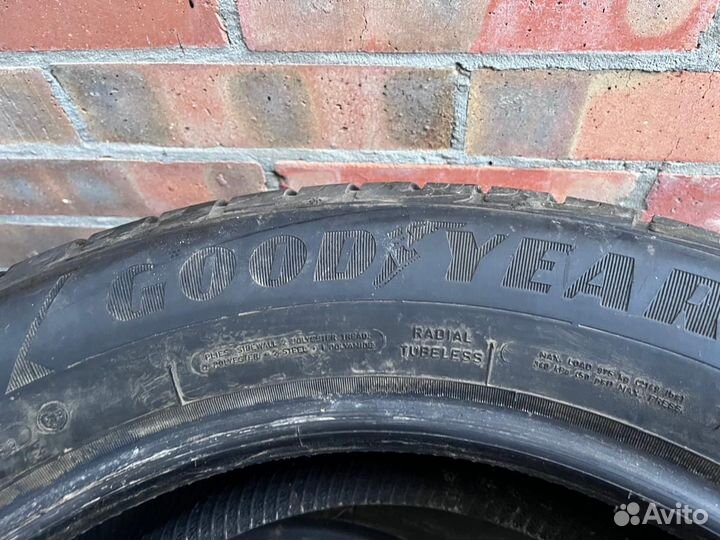 Goodyear UltraGrip Ice 235/60 R18 107T