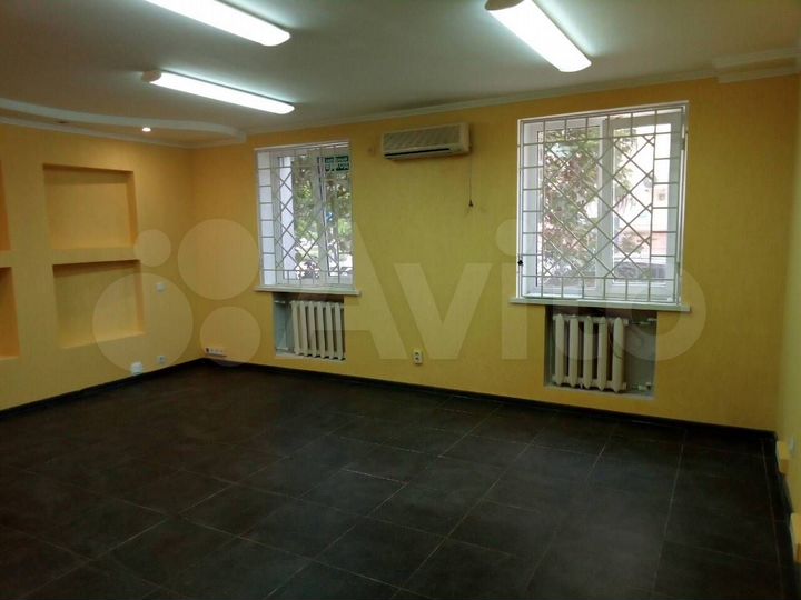 Торговое помещение в центре Керчи, 77 м²