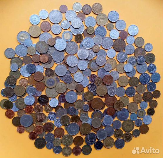 250 иностранных монет, все разные
