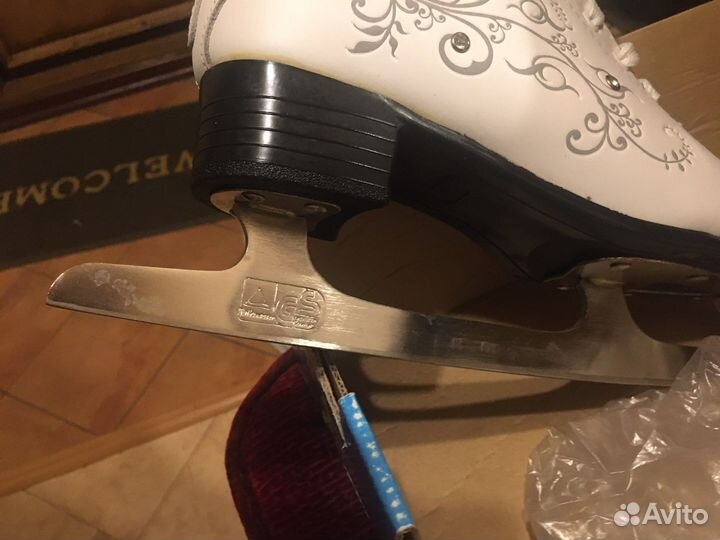 Женские фигурные коньки