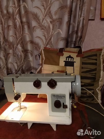 Швейная машина чайка 143