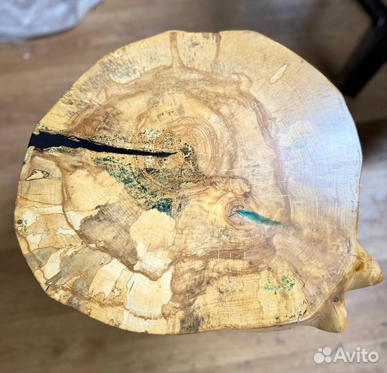 Столик журнальный в стиле лофт из каповой березы