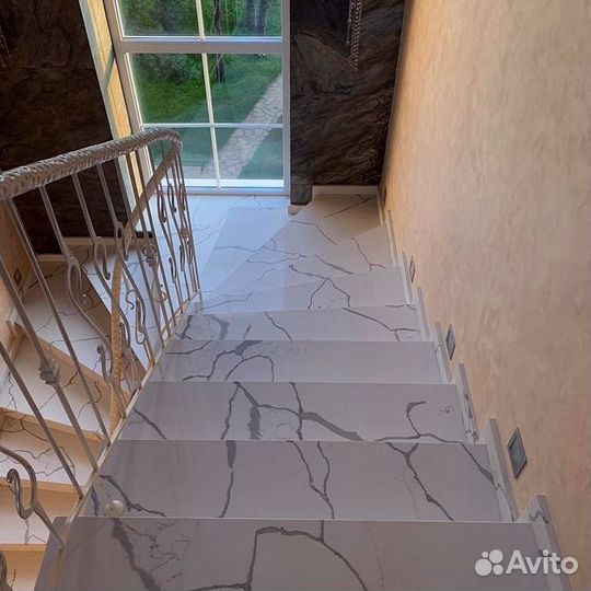 Лестница из искусственного камня акрил и кварц